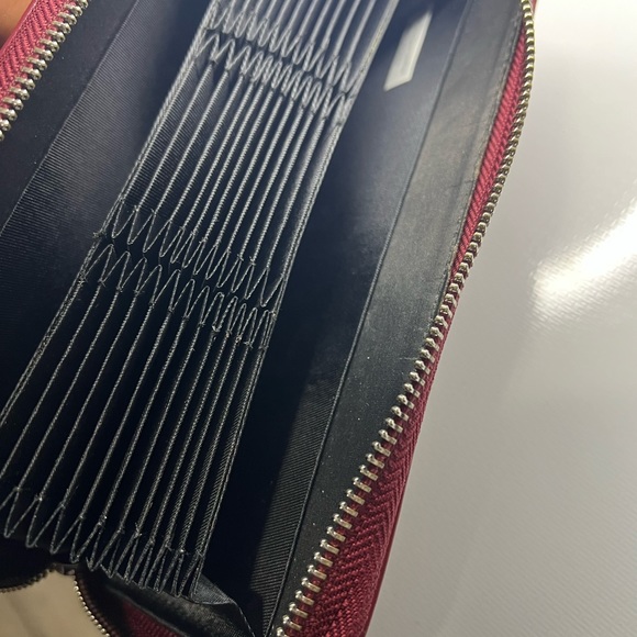 Women’s zippered wallet with silver trim. Cowskin leather. Like new - Picture 10 of 10